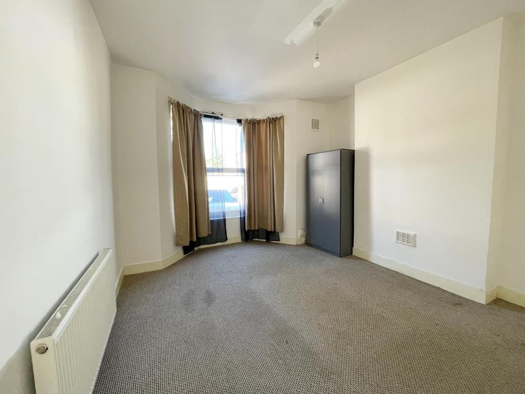 Lot: 117 - DETACHED PROPERTY ARRANGED AS TWO FLATS -